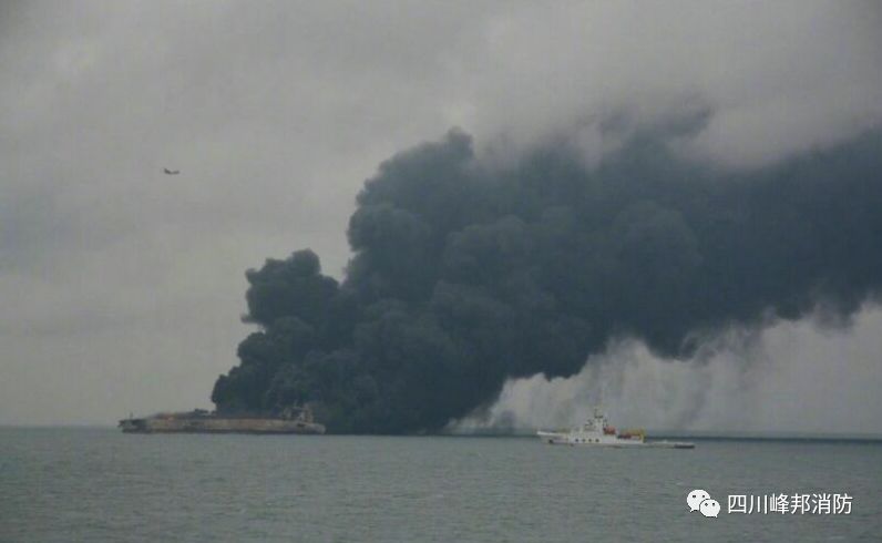 东海海域两船碰撞起火 交通运输部正全力组织施救